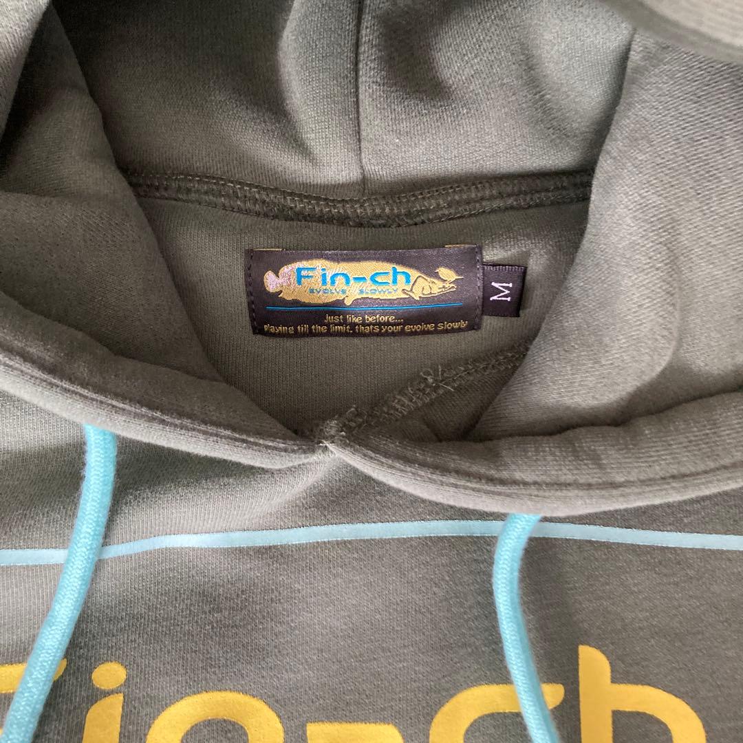 新品　フィンチ　パーカー
