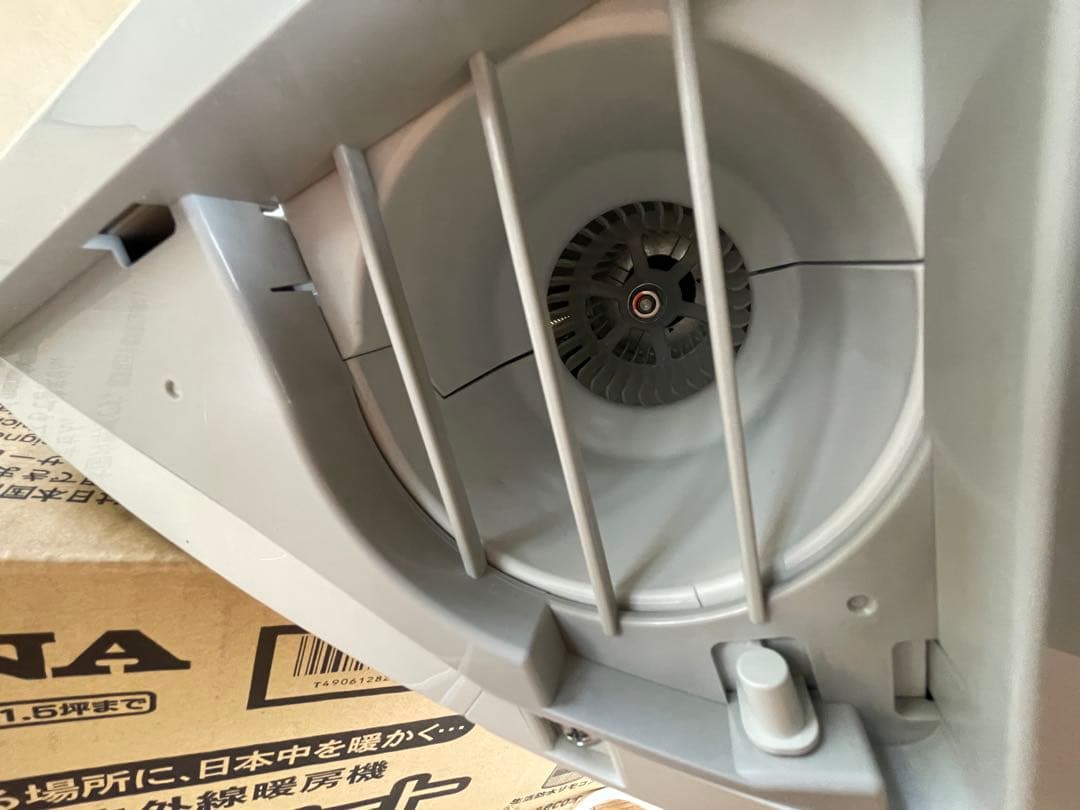 CORONA 壁掛け型遠赤外線暖房機 CHK-C126A-W