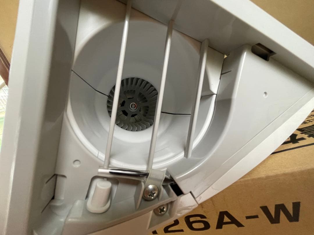 CORONA 壁掛け型遠赤外線暖房機 CHK-C126A-W