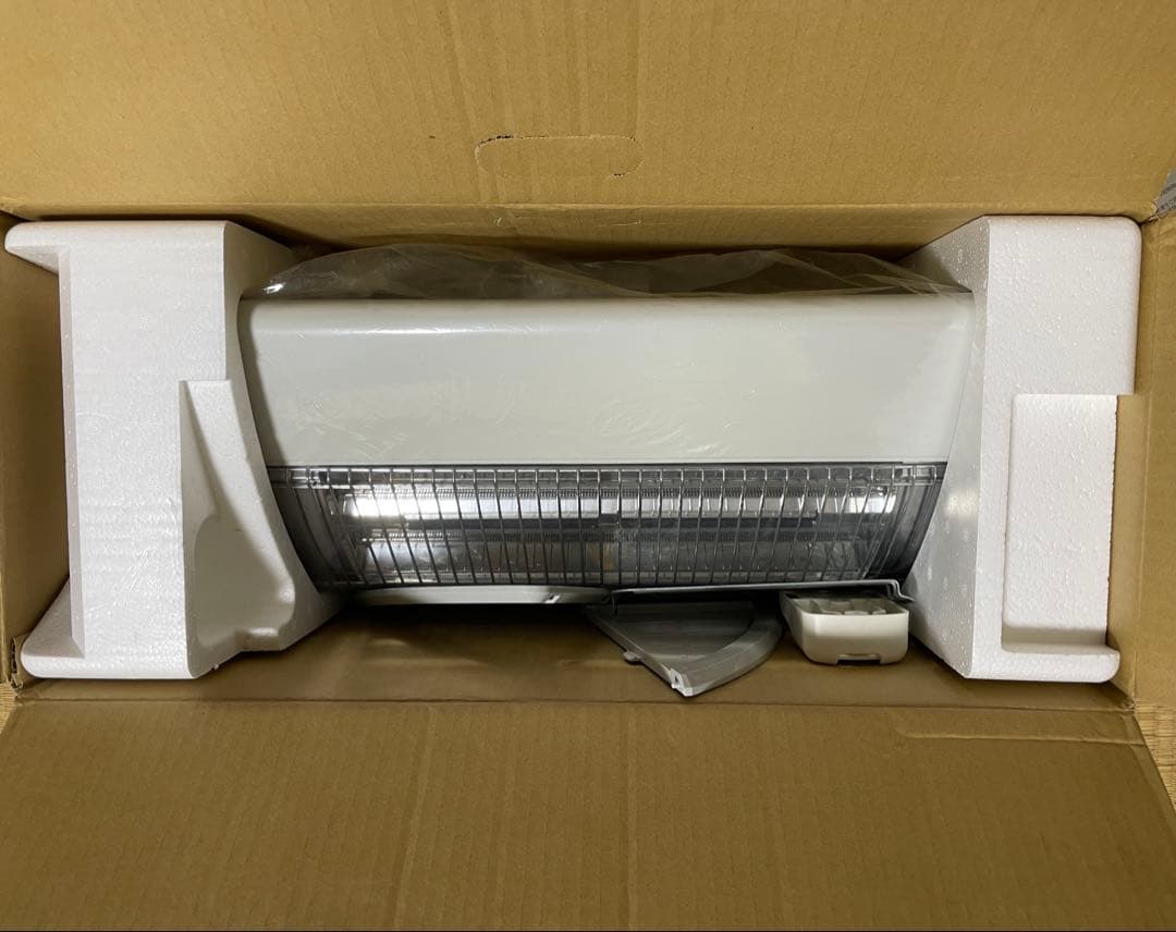 CORONA 壁掛け型遠赤外線暖房機 CHK-C126A-W