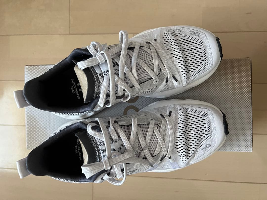 ONオンCloudsurfer Trailライニングシューズ スニーカー23.5