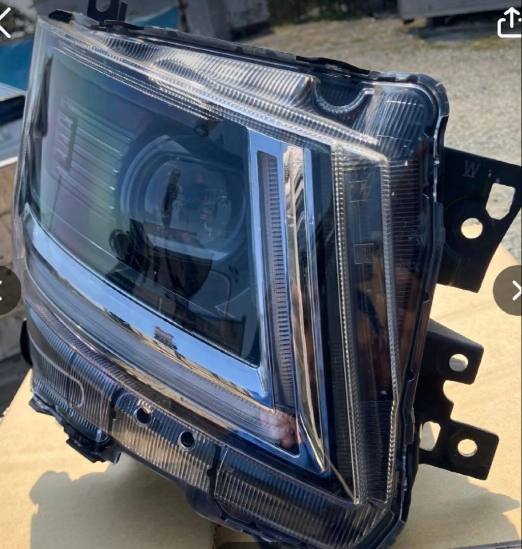 いすゞ　ISUZU イスズ　エルフ　ヘッドライト右