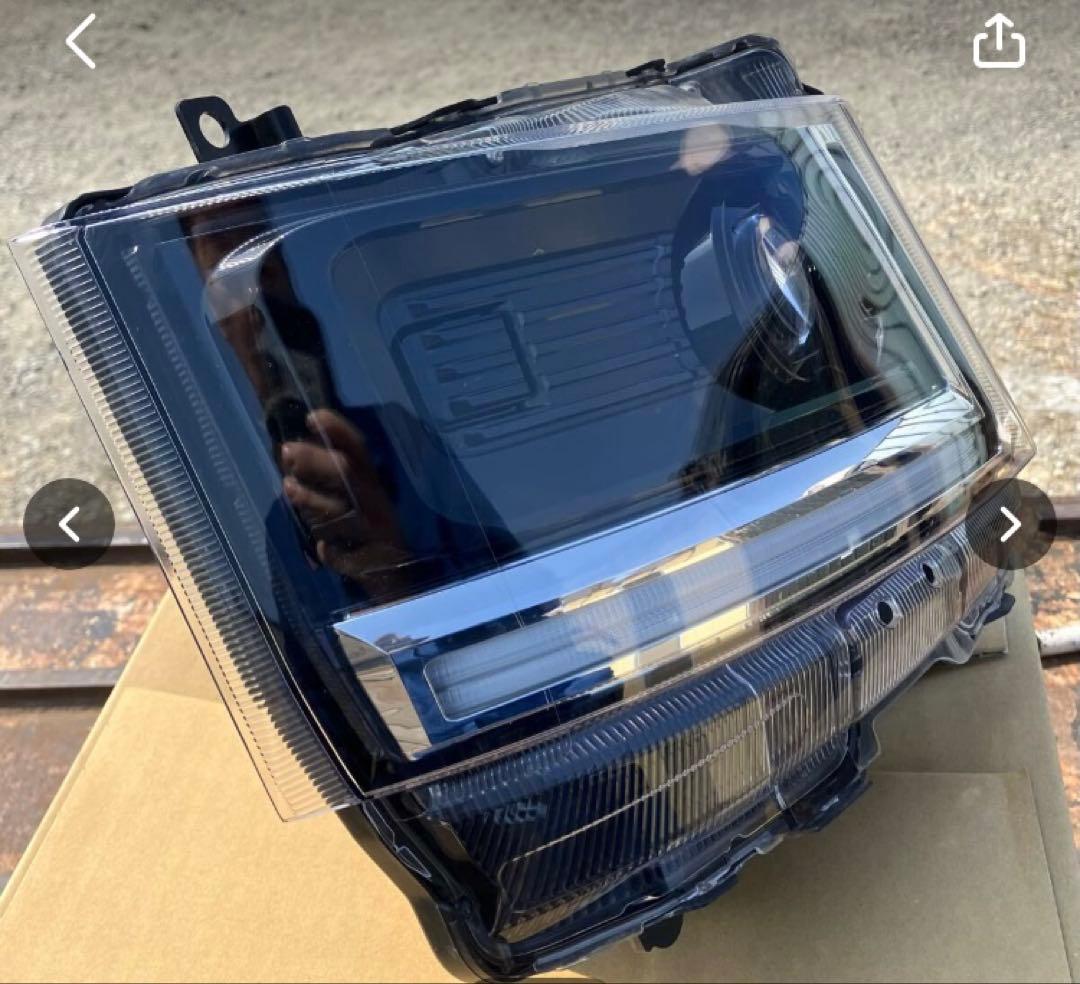 いすゞ　ISUZU イスズ　エルフ　ヘッドライト右