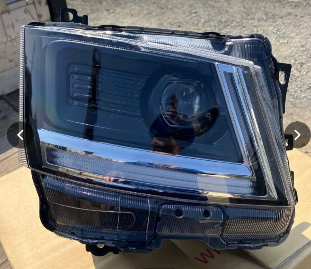 いすゞ　ISUZU イスズ　エルフ　ヘッドライト右