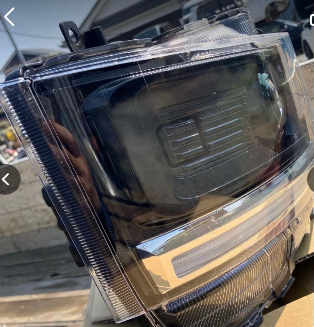 いすゞ　ISUZU イスズ　エルフ　ヘッドライト右