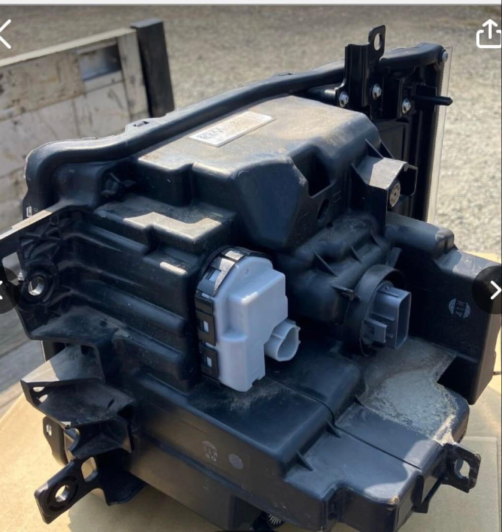 いすゞ　ISUZU イスズ　エルフ　ヘッドライト右