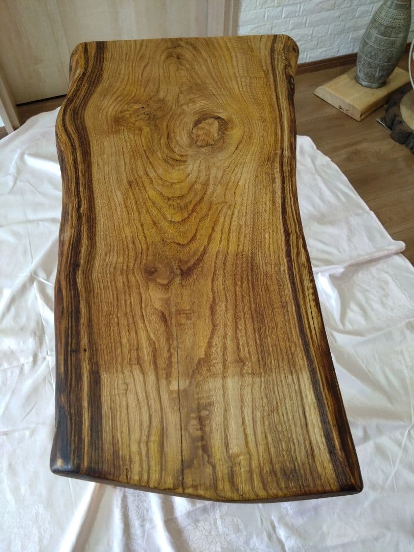 栗のテーブル、檜のテーブル　メルル❕