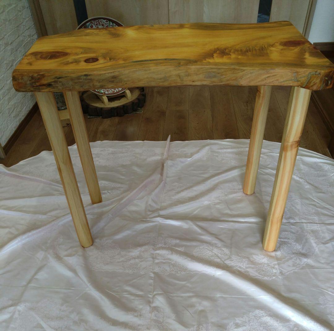 栗のテーブル、檜のテーブル　メルル❕