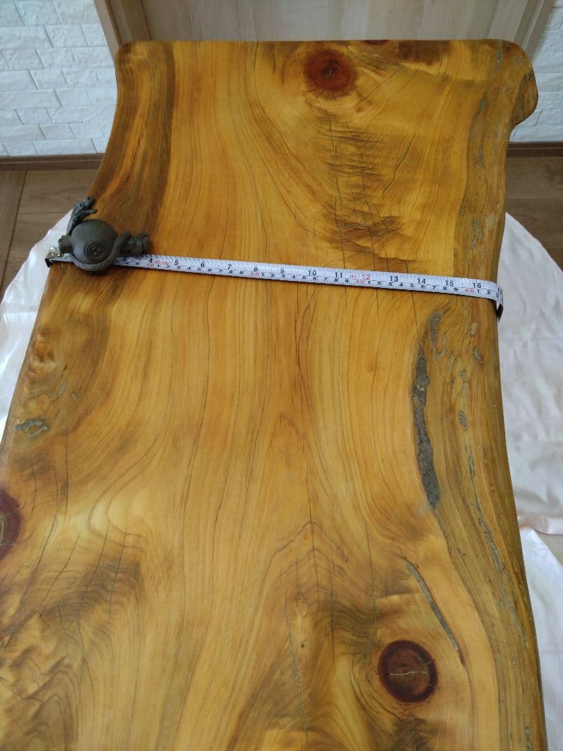 栗のテーブル、檜のテーブル　メルル❕