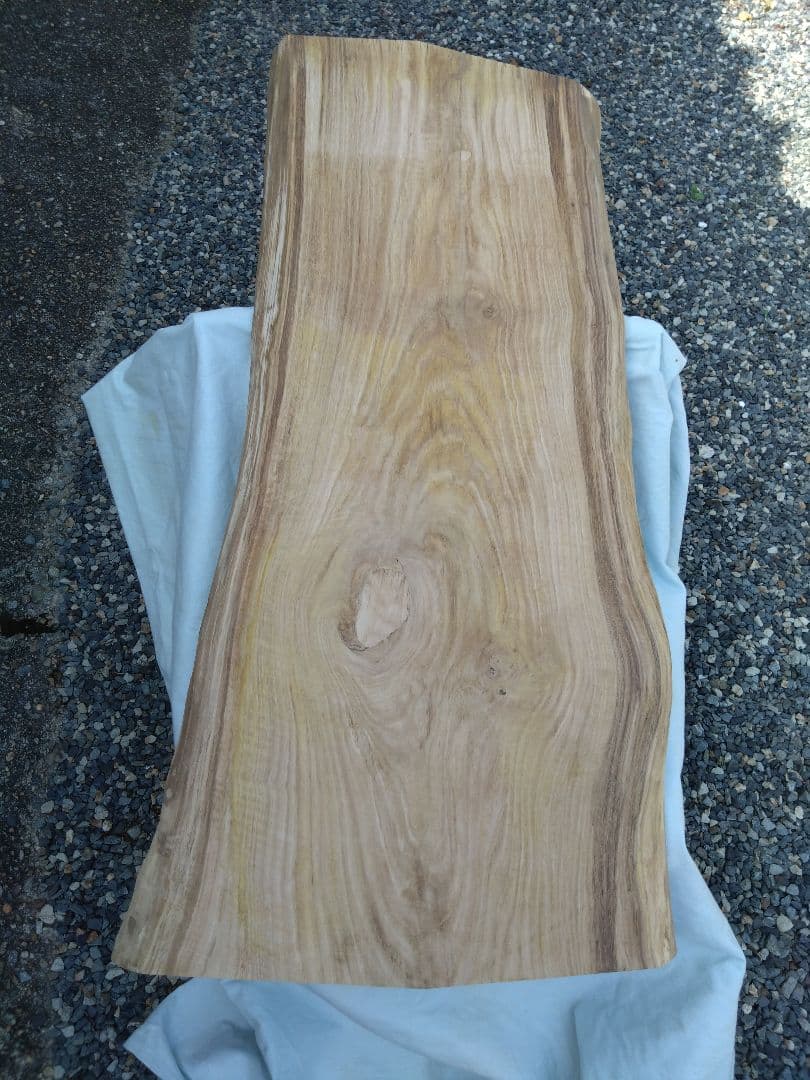 栗のテーブル、檜のテーブル　メルル❕