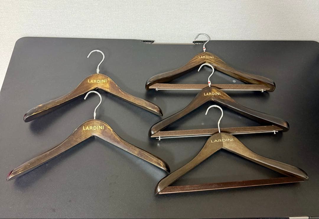 LARDINI 木製スーツハンガー 5本セット