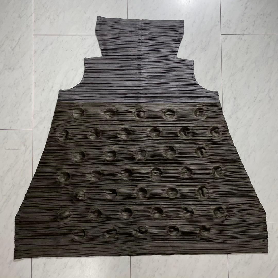 プリーツプリーズ イッセイミヤケ 横プリーツワンピース ノースリーブ バイカラー