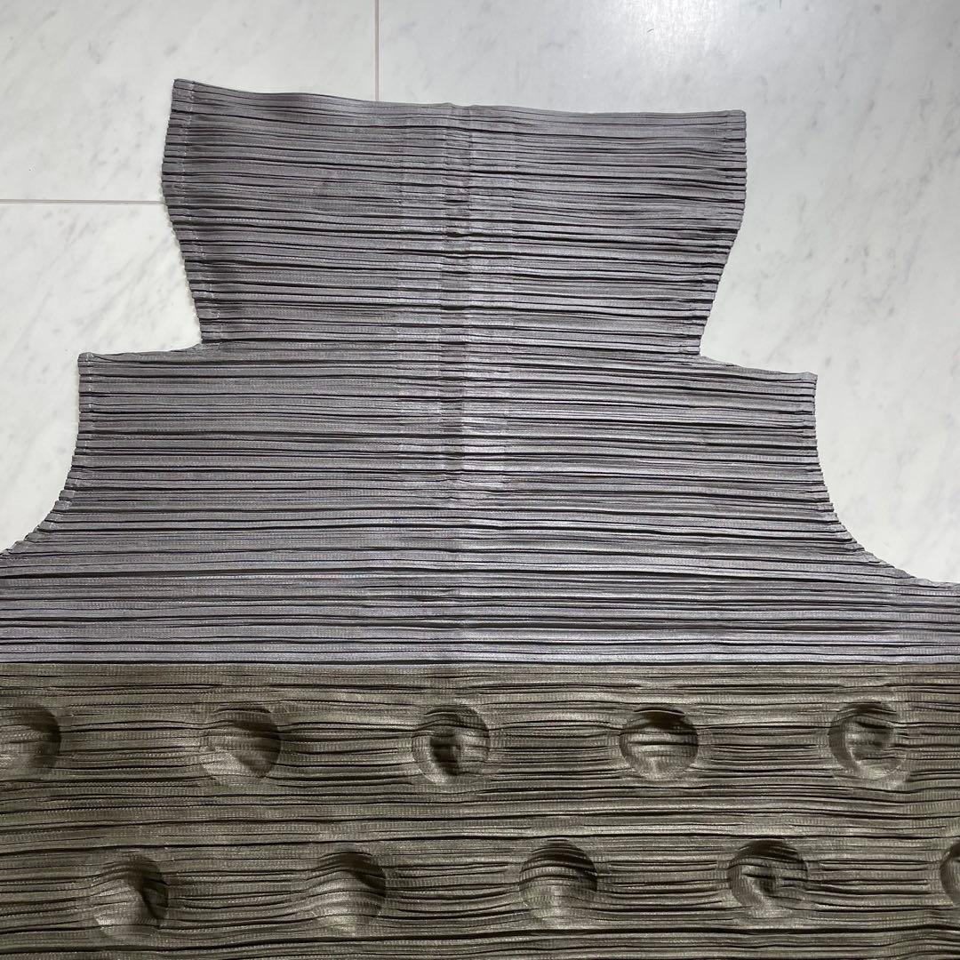 プリーツプリーズ イッセイミヤケ 横プリーツワンピース ノースリーブ バイカラー