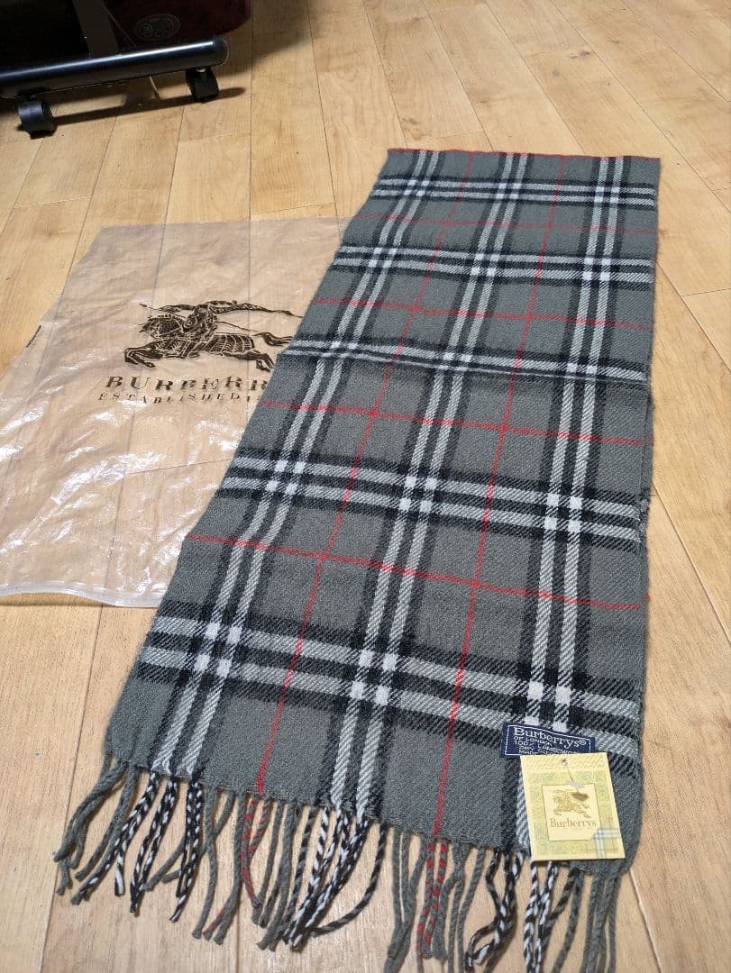 新品未使用品暖かいBurberrys グレー チェック マフラー