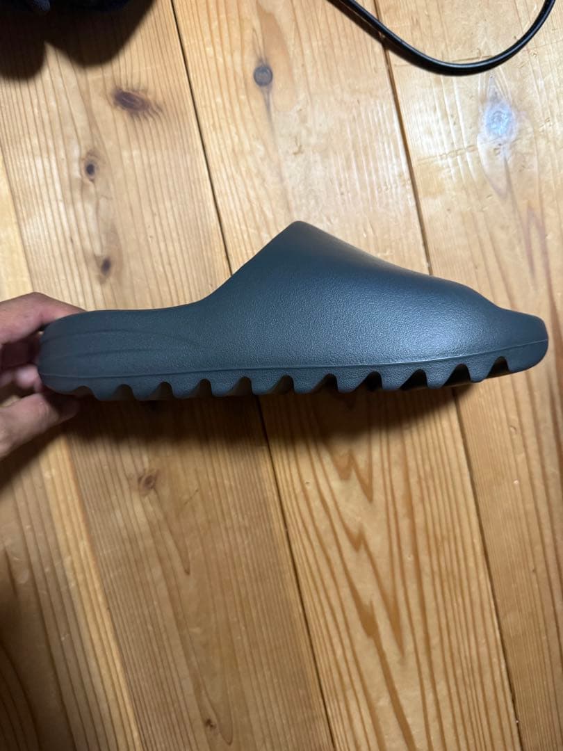 adidas イージースライド　28.5