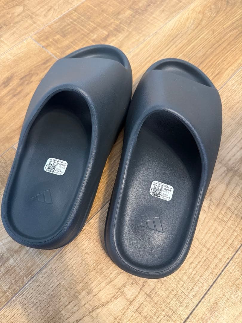 adidas イージースライド　28.5