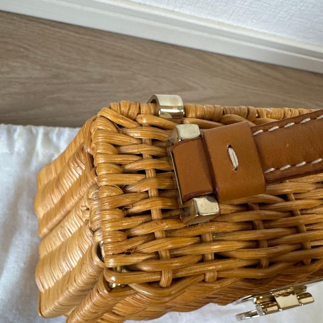 ルヴァトーレフェラガモガンチーニ ストロー かごバッグ　ロゴ ハンドバッグ