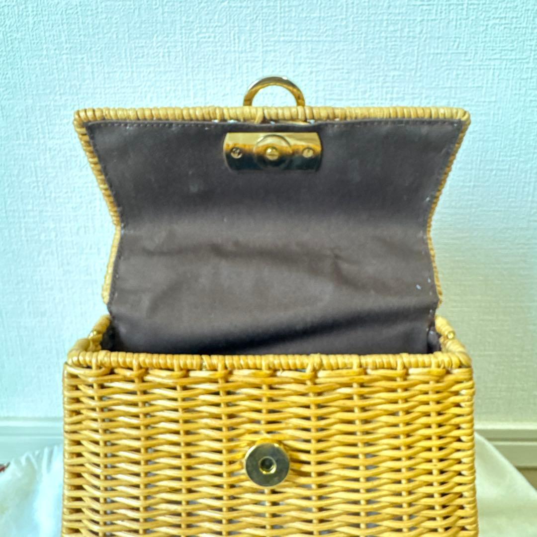 ルヴァトーレフェラガモガンチーニ ストロー かごバッグ　ロゴ ハンドバッグ