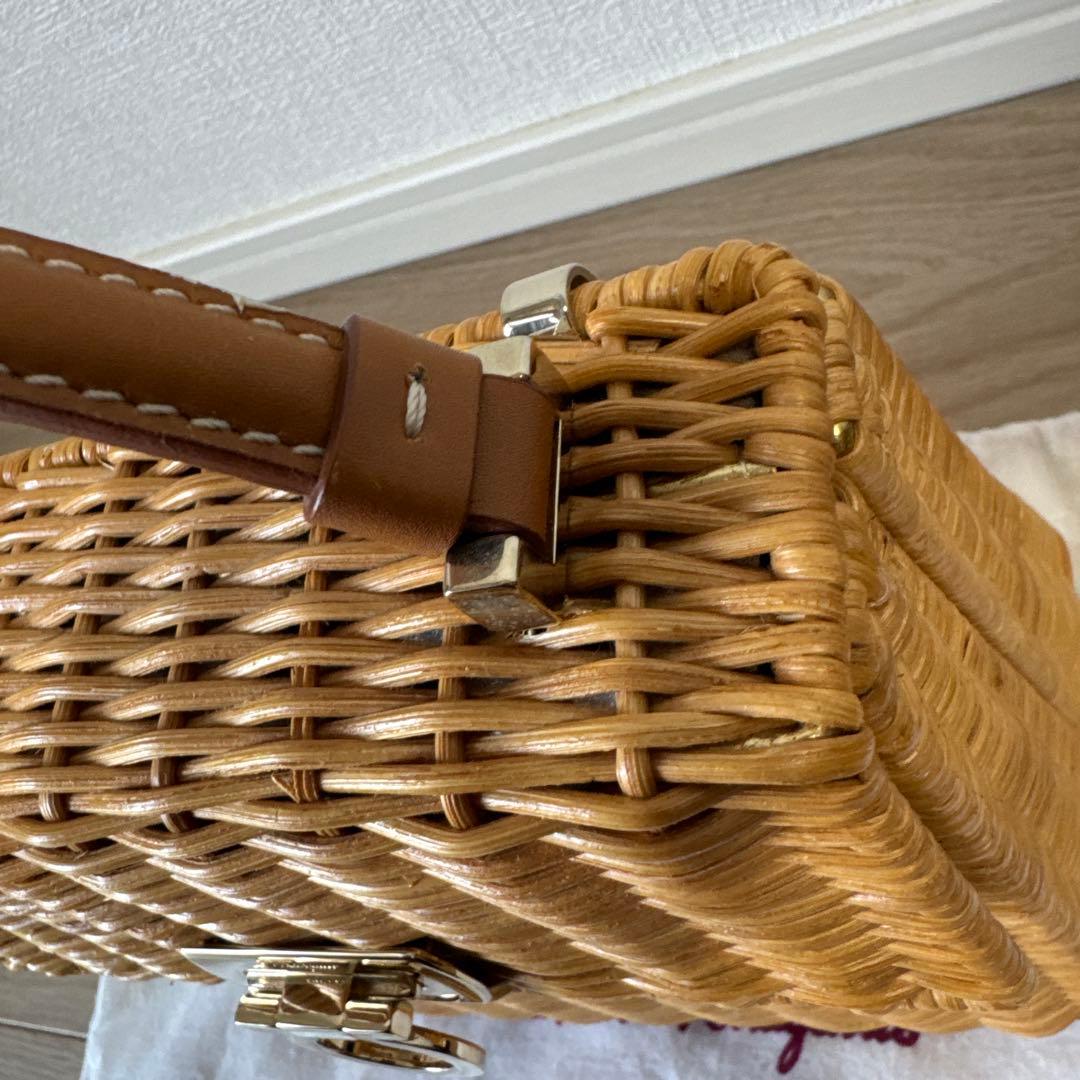 ルヴァトーレフェラガモガンチーニ ストロー かごバッグ　ロゴ ハンドバッグ