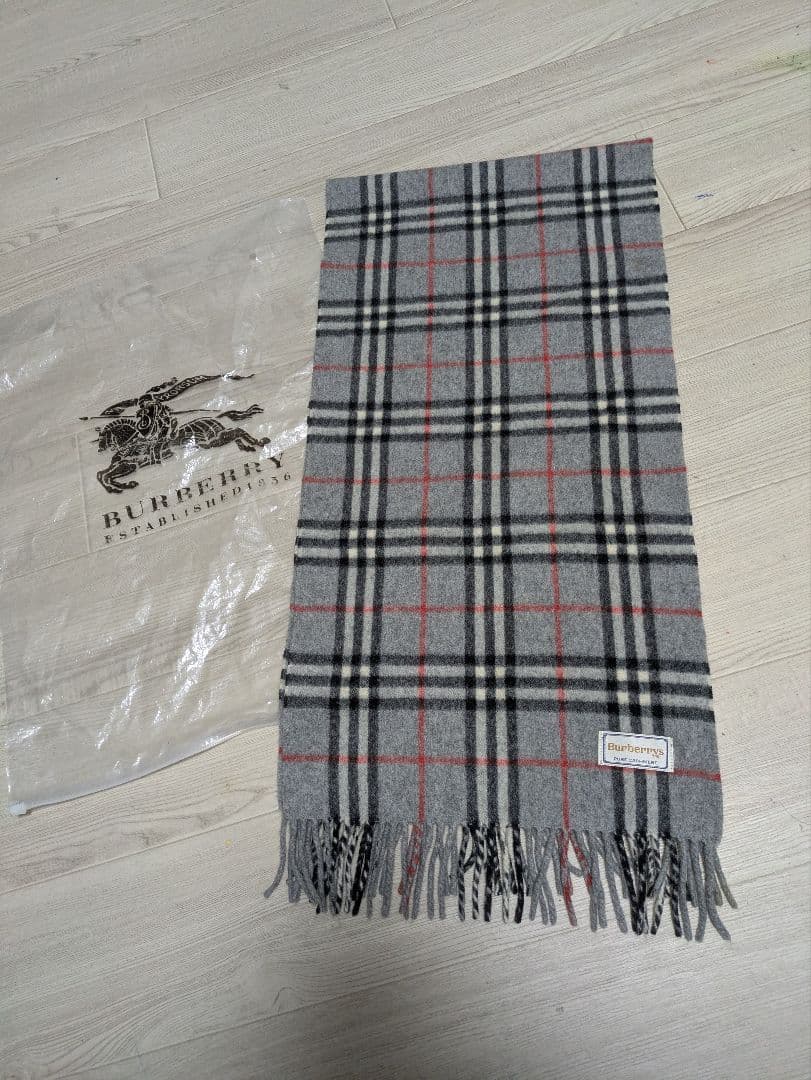 未使用品柔らかい暖かいBurberrys カシミア マフラー チェック柄