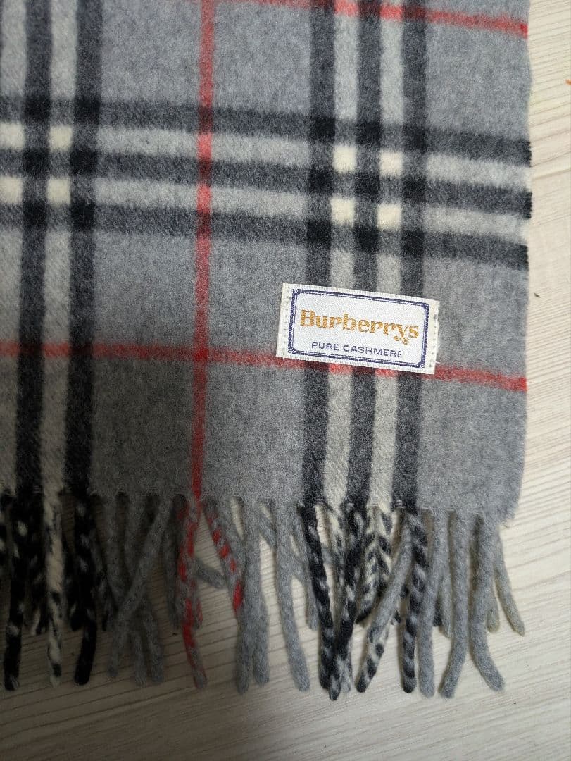 未使用品柔らかい暖かいBurberrys カシミア マフラー チェック柄