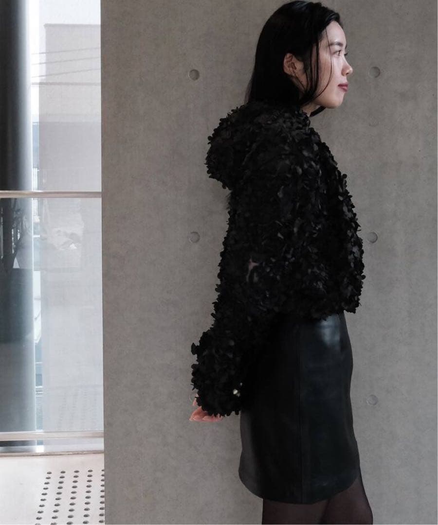 新品同様定価3.5万　メゾンイエナフラワーブラウス