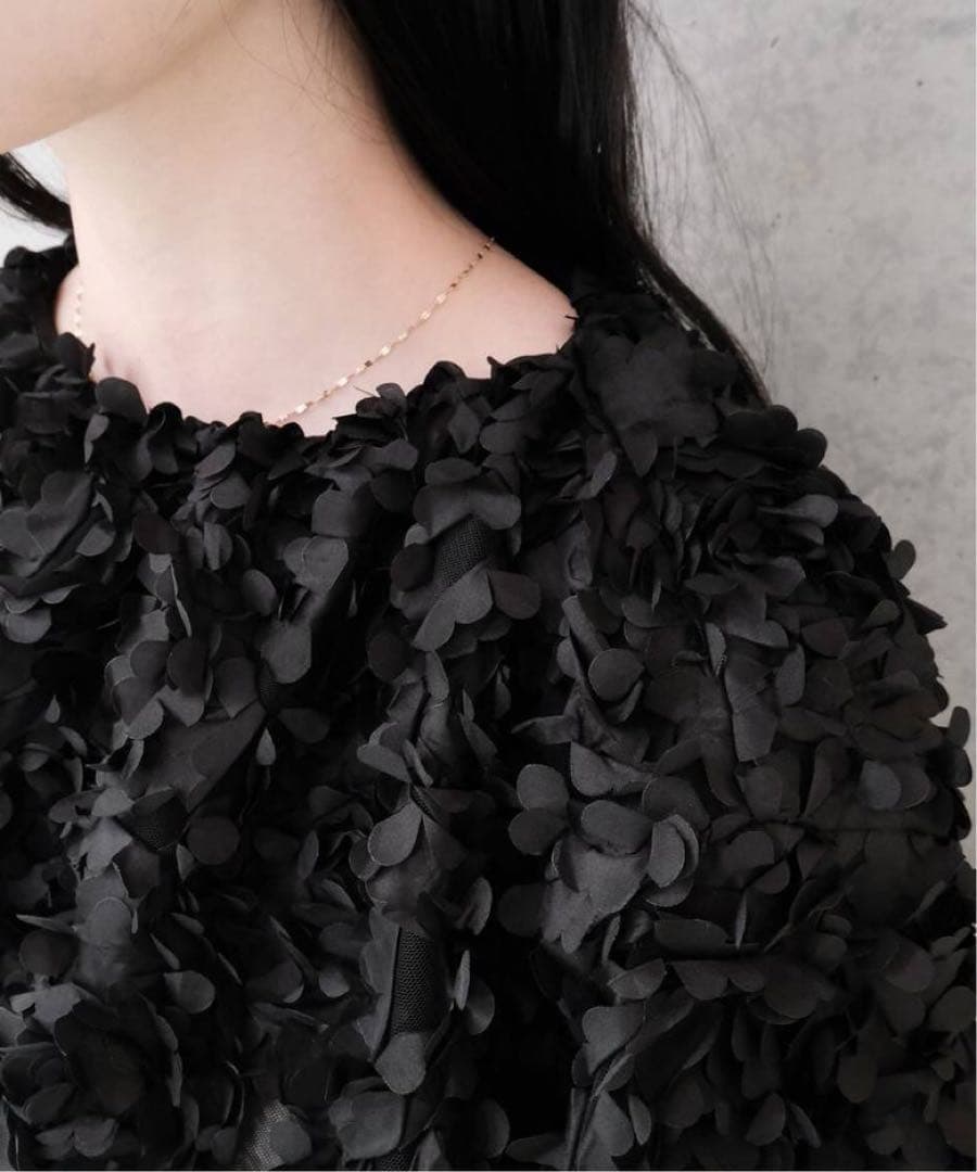 新品同様定価3.5万　メゾンイエナフラワーブラウス