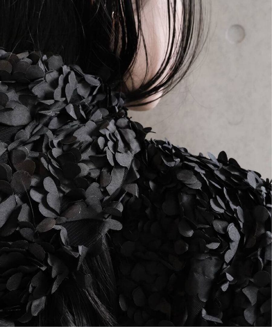 新品同様定価3.5万　メゾンイエナフラワーブラウス