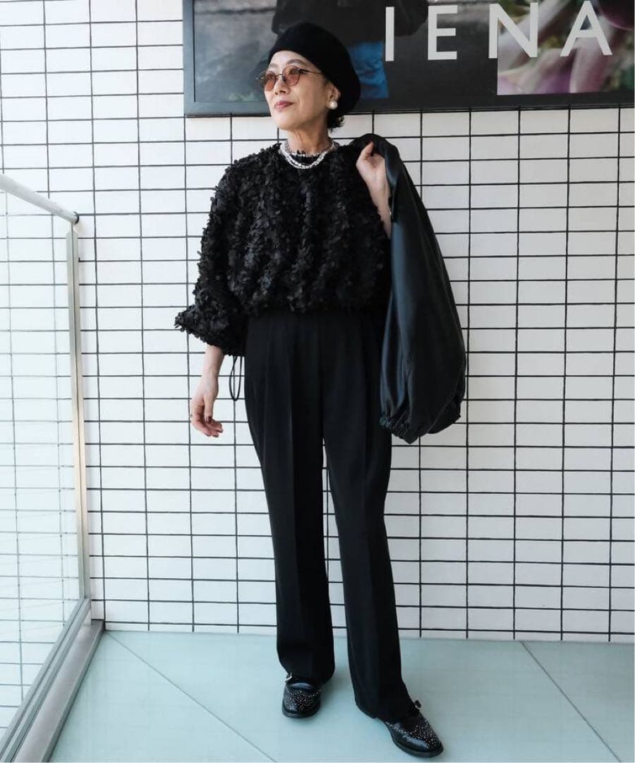 新品同様定価3.5万　メゾンイエナフラワーブラウス