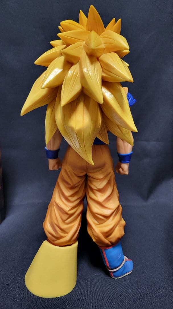 【期間限定大幅値下げ】Grandistanero超サイヤ人3孫悟空＆LEDケース