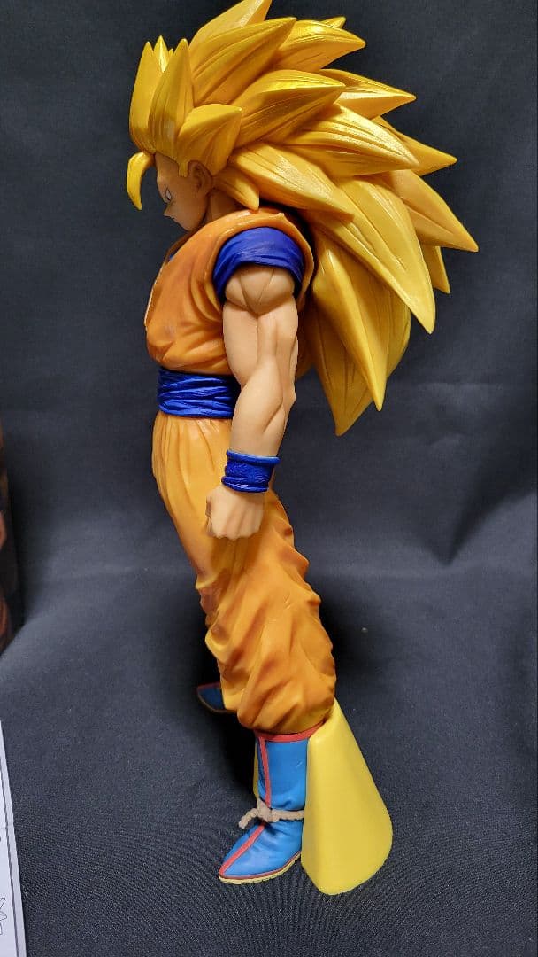 【期間限定大幅値下げ】Grandistanero超サイヤ人3孫悟空＆LEDケース