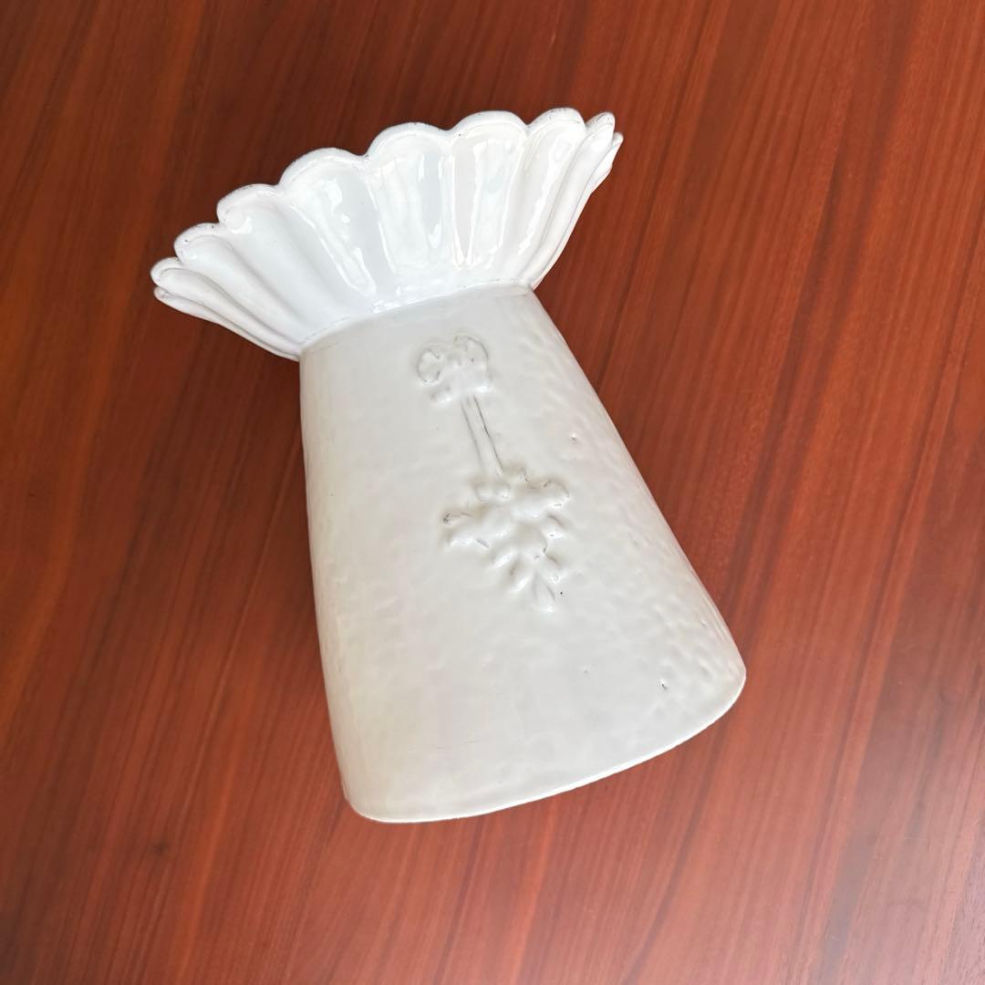 ASTIER de VILLATTEの花瓶