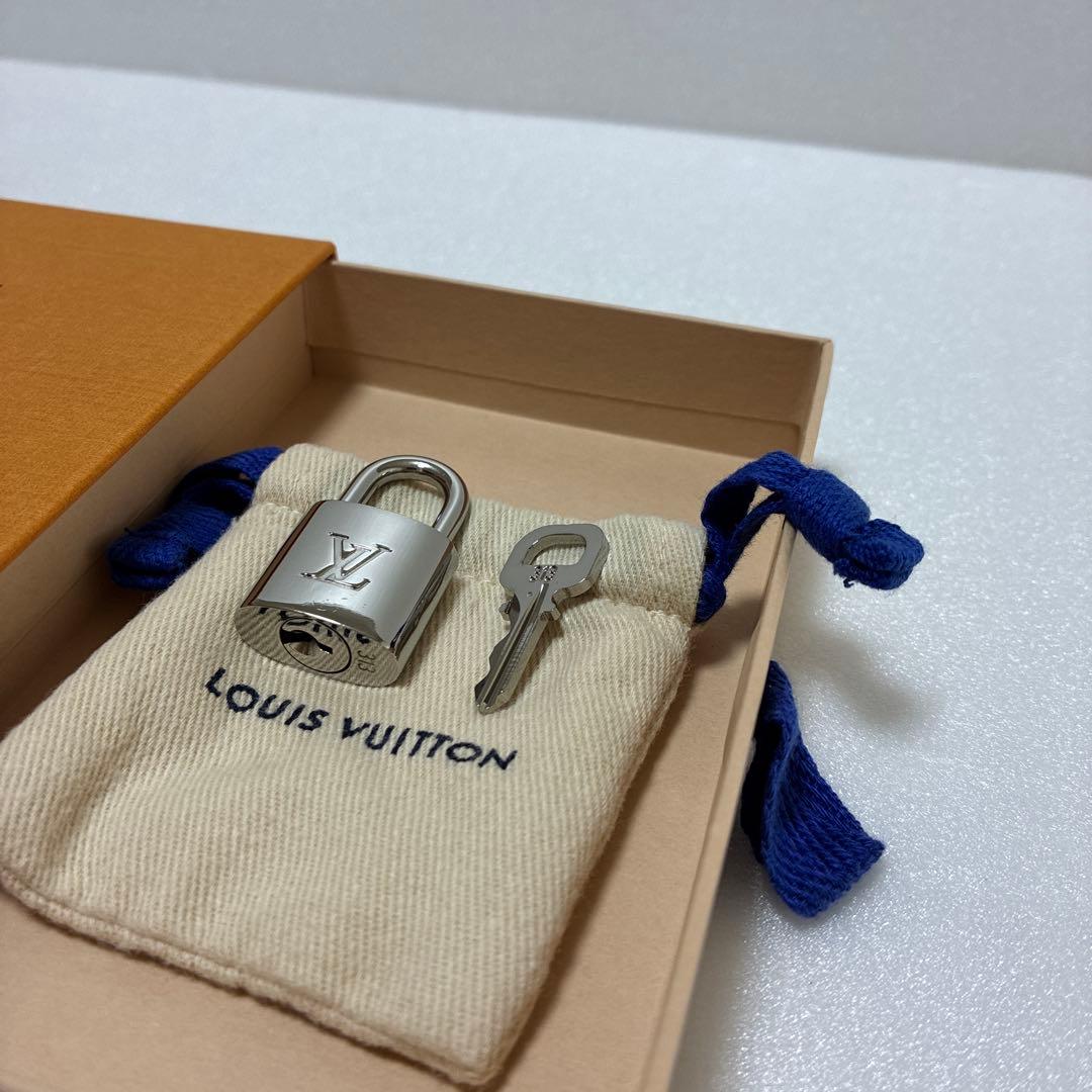 ルイヴィトン パドロック　南京錠シルバー色 ナンバー 313 巾着袋と箱付き