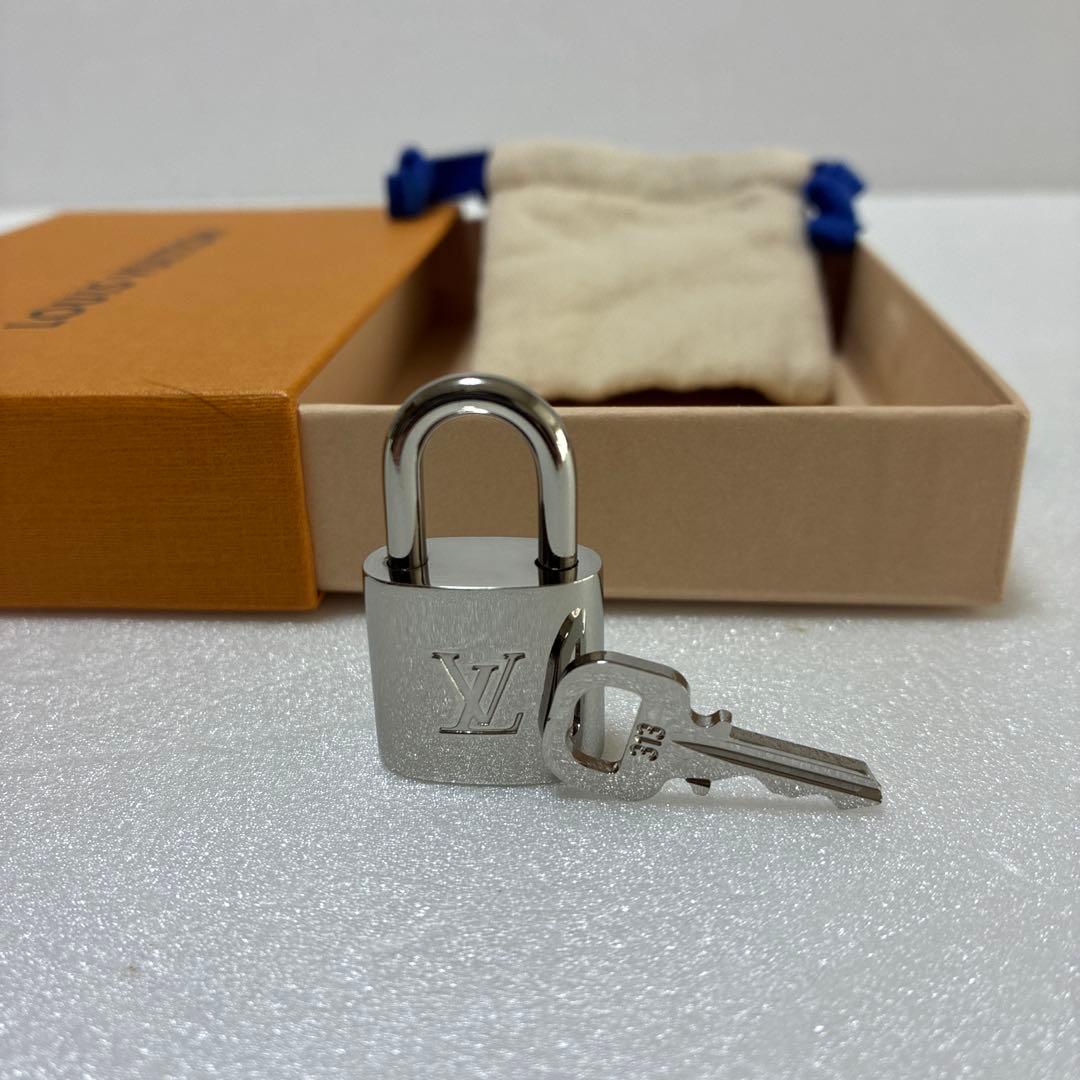 ルイヴィトン パドロック　南京錠シルバー色 ナンバー 313 巾着袋と箱付き