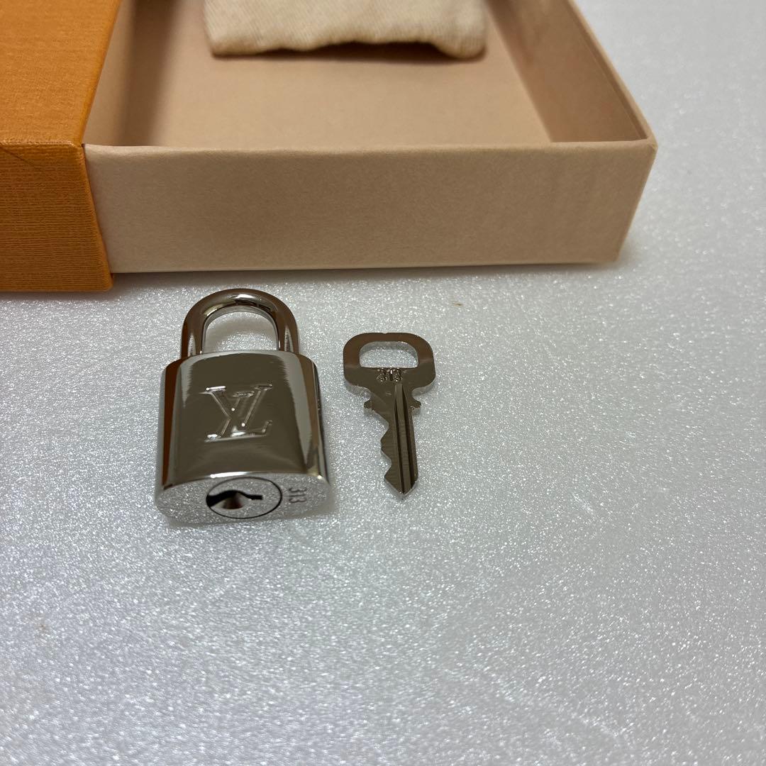 ルイヴィトン パドロック　南京錠シルバー色 ナンバー 313 巾着袋と箱付き