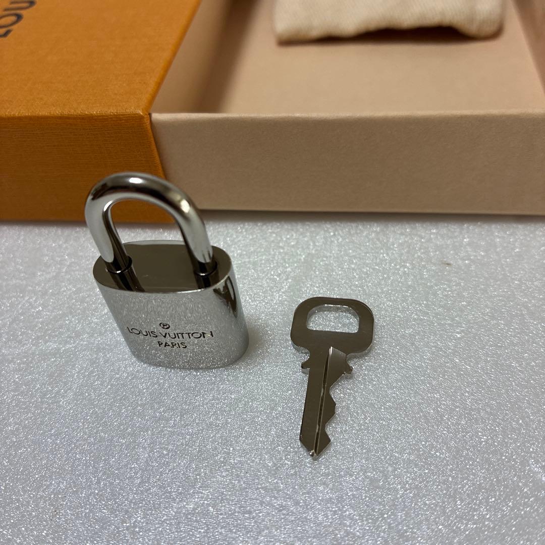 ルイヴィトン パドロック　南京錠シルバー色 ナンバー 313 巾着袋と箱付き