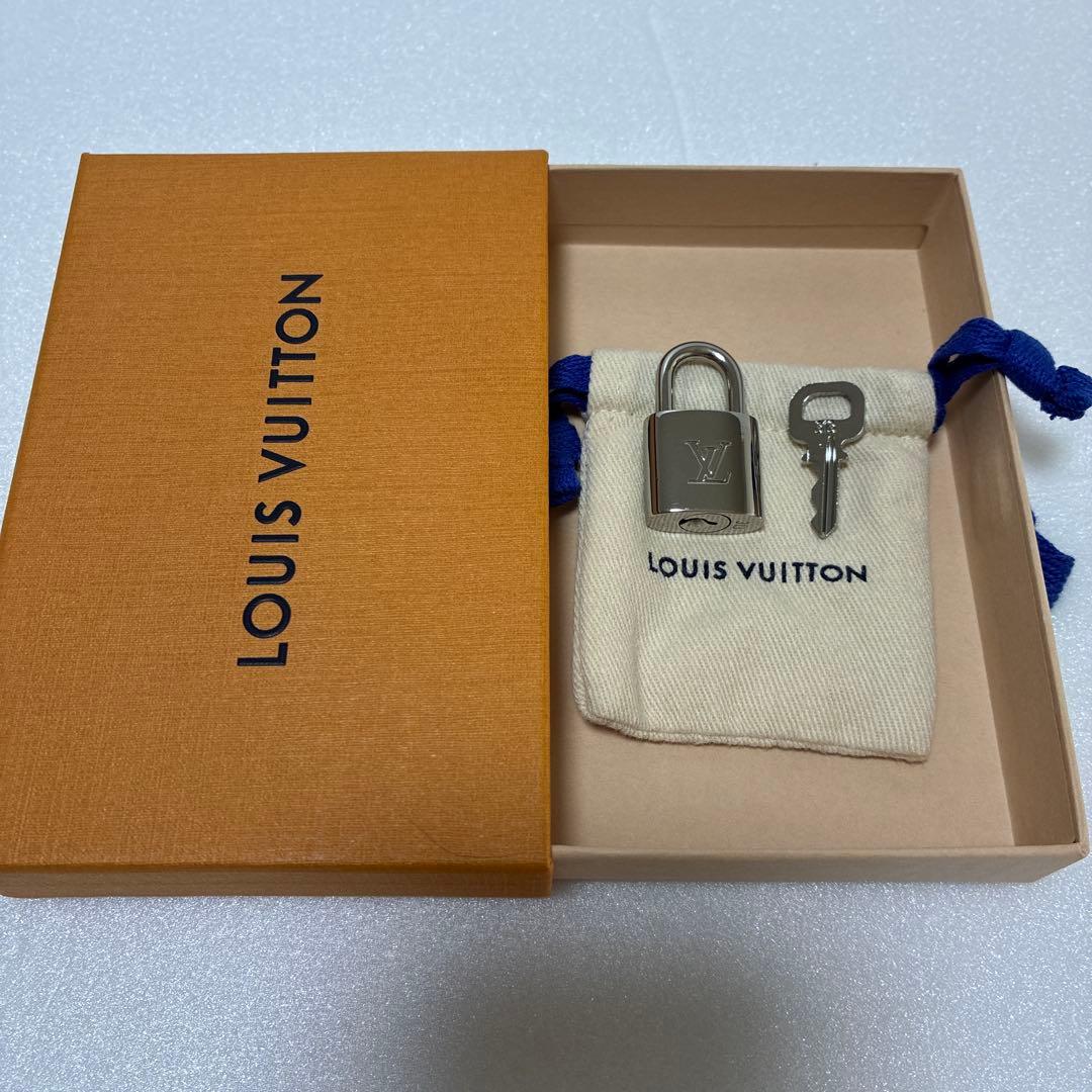 ルイヴィトン パドロック　南京錠シルバー色 ナンバー 313 巾着袋と箱付き