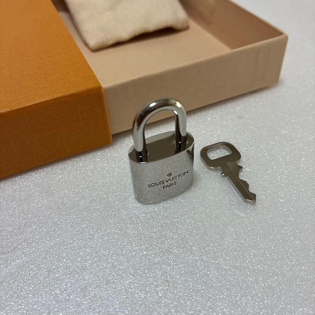 ルイヴィトン パドロック　南京錠シルバー色 ナンバー 313 巾着袋と箱付き