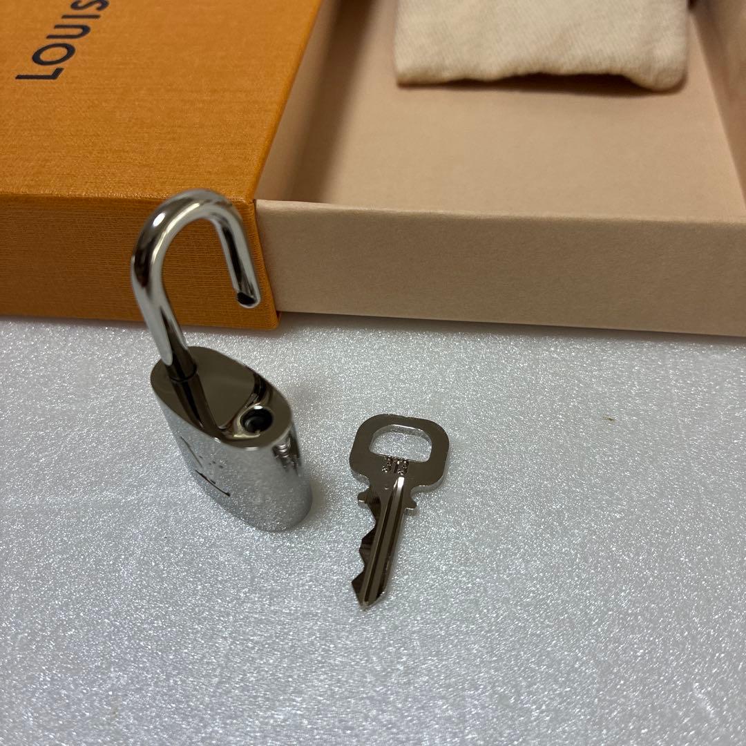 ルイヴィトン パドロック　南京錠シルバー色 ナンバー 313 巾着袋と箱付き