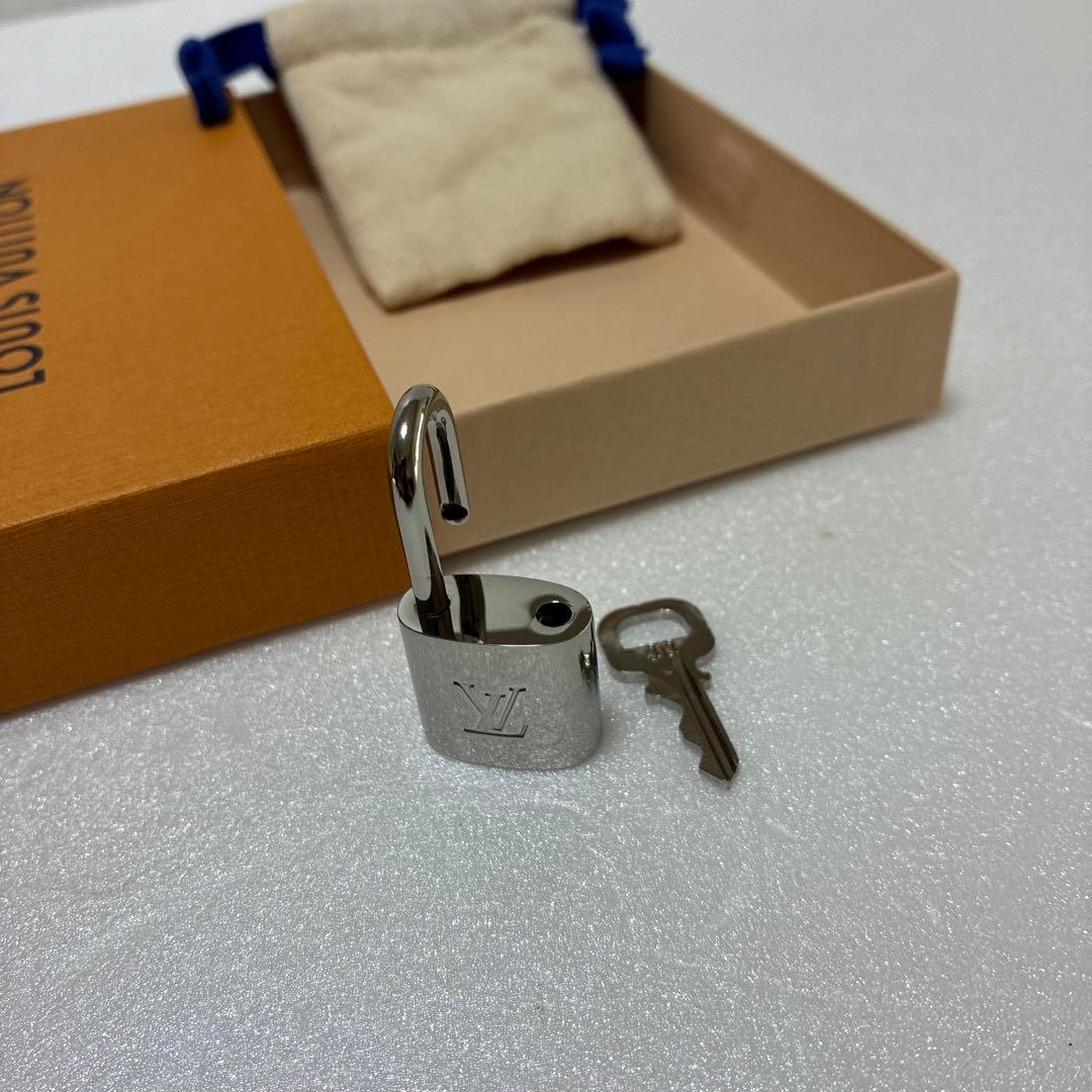 ルイヴィトン パドロック　南京錠シルバー色 ナンバー 313 巾着袋と箱付き