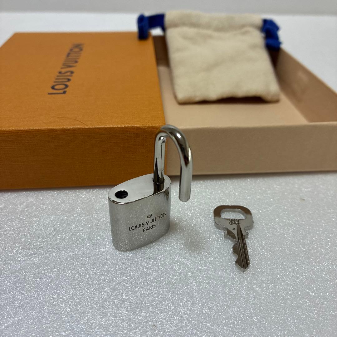 ルイヴィトン パドロック　南京錠シルバー色 ナンバー 313 巾着袋と箱付き