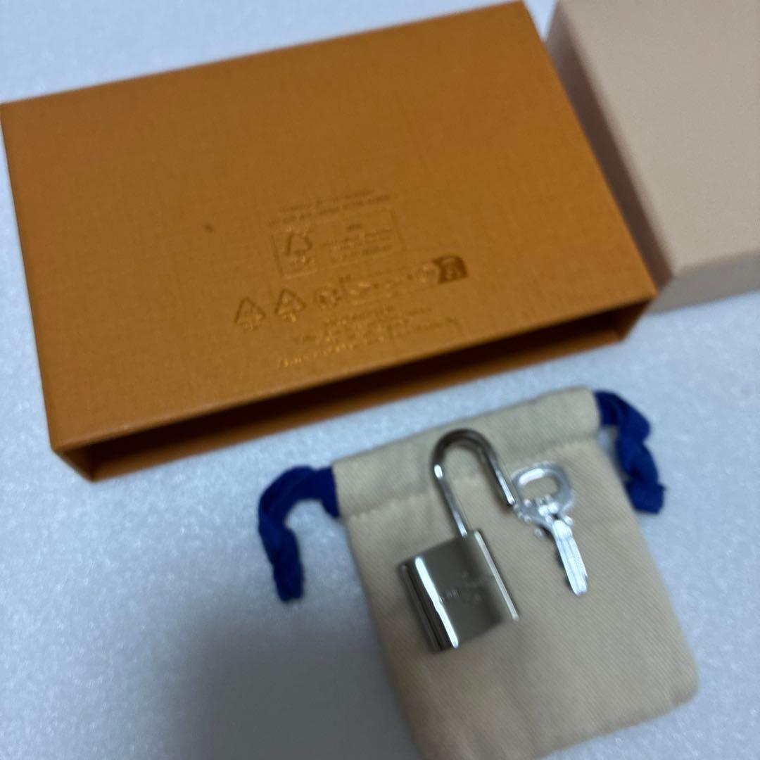 ルイヴィトン パドロック　南京錠シルバー色 ナンバー 313 巾着袋と箱付き