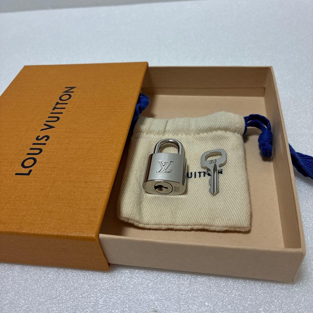 ルイヴィトン パドロック　南京錠シルバー色 ナンバー 313 巾着袋と箱付き