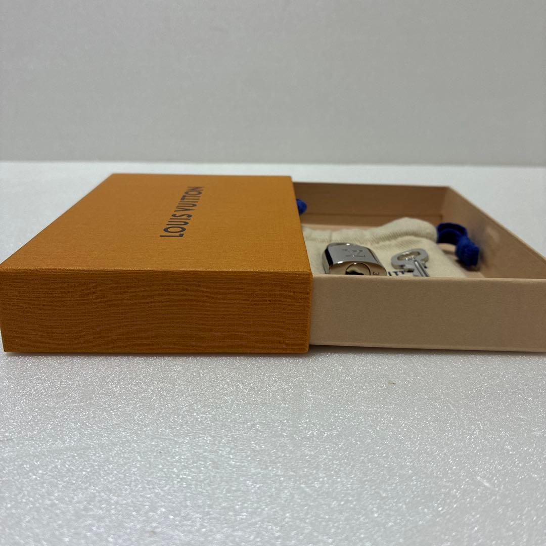 ルイヴィトン パドロック　南京錠シルバー色 ナンバー 313 巾着袋と箱付き