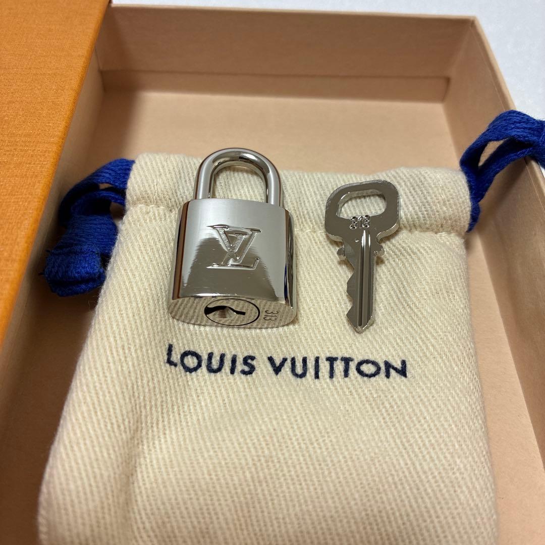 ルイヴィトン パドロック　南京錠シルバー色 ナンバー 313 巾着袋と箱付き