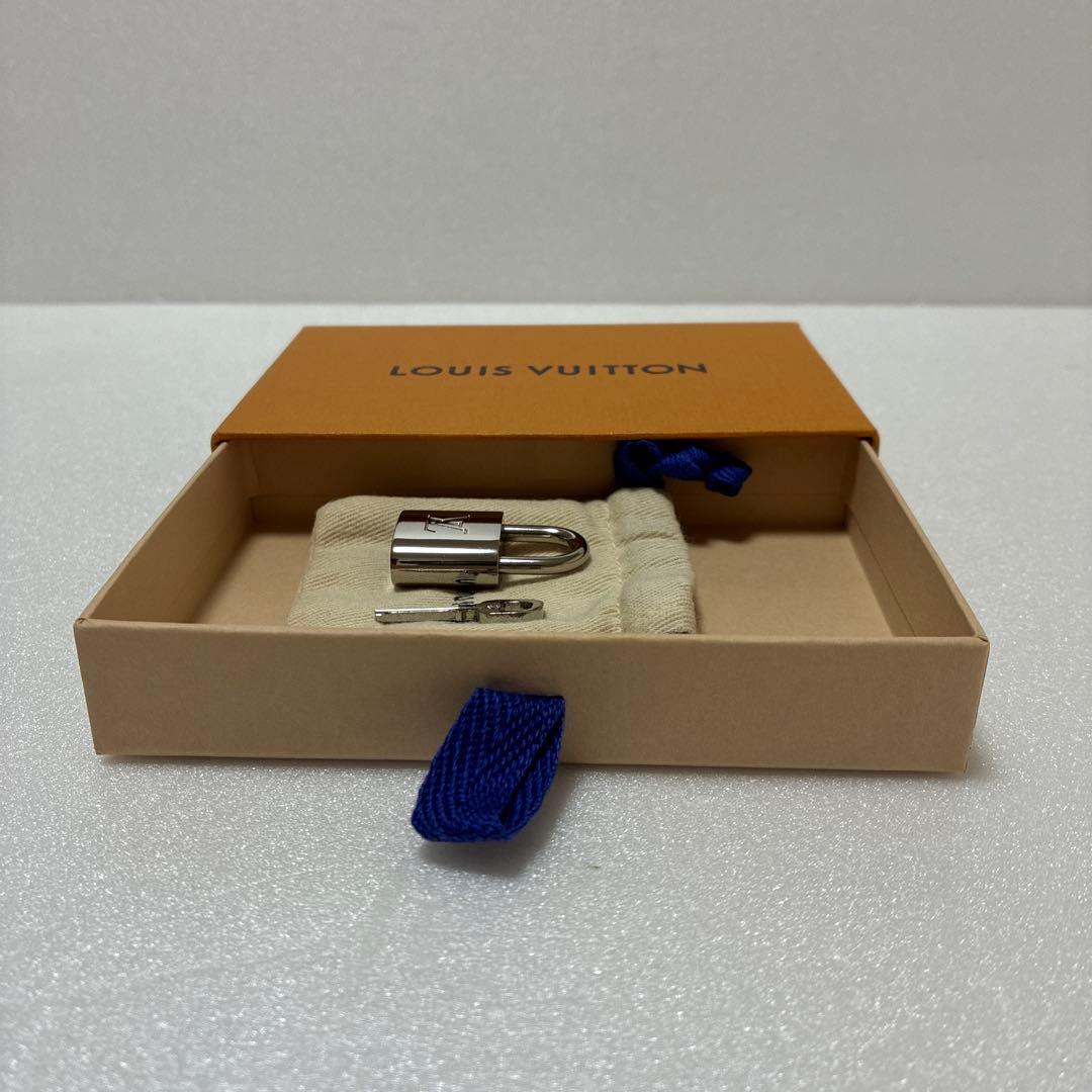 ルイヴィトン パドロック　南京錠シルバー色 ナンバー 313 巾着袋と箱付き