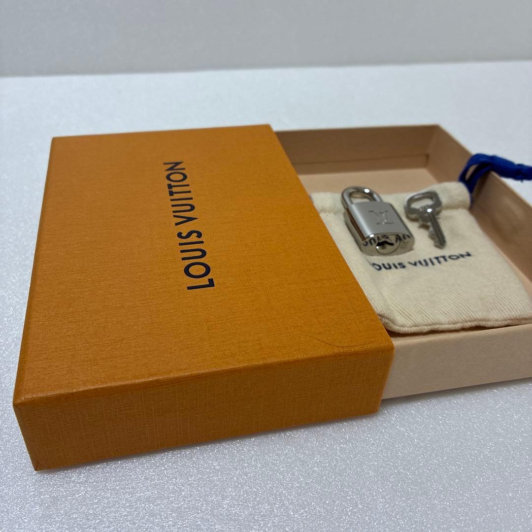 ルイヴィトン パドロック　南京錠シルバー色 ナンバー 313 巾着袋と箱付き
