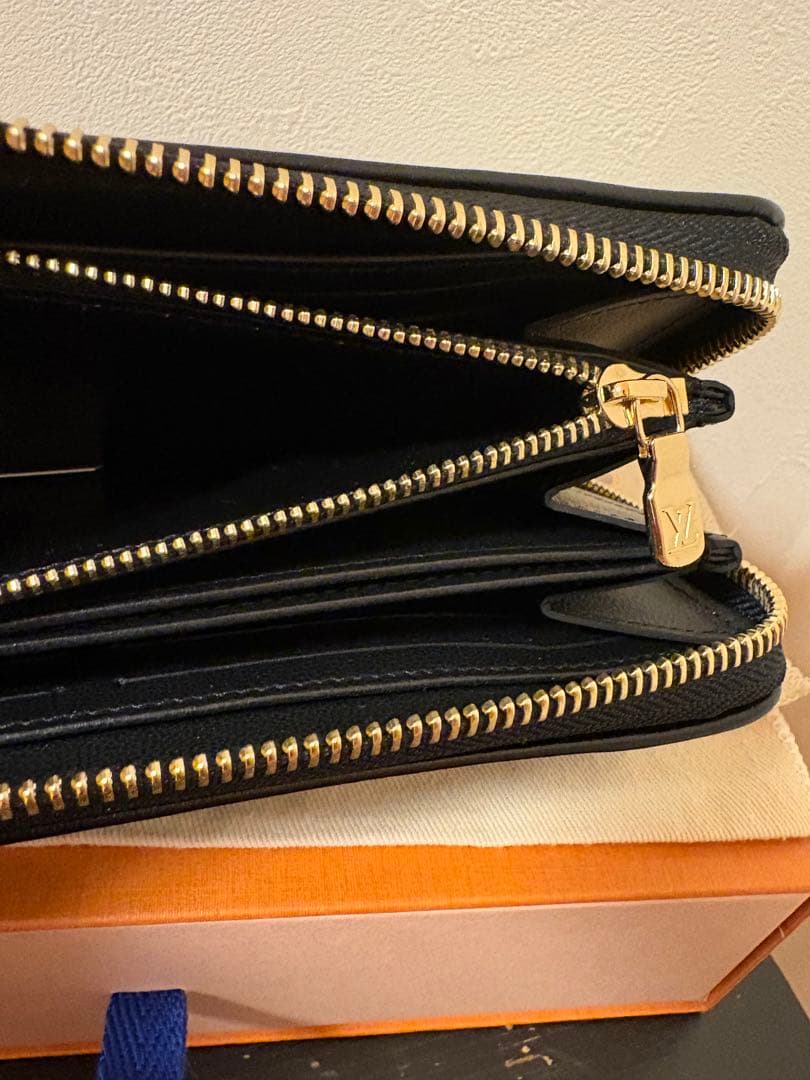 ルイヴィトン　クッサン　ジッピーウォレト