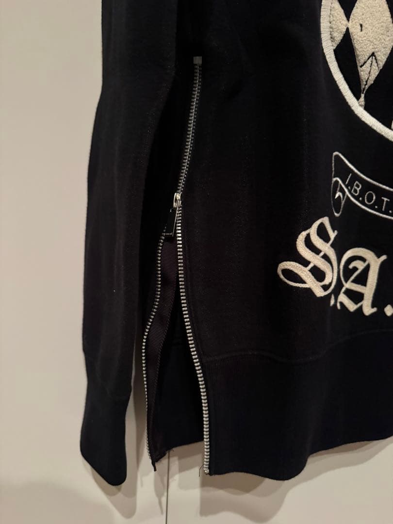 sacaiエンブレムロゴ スウェット