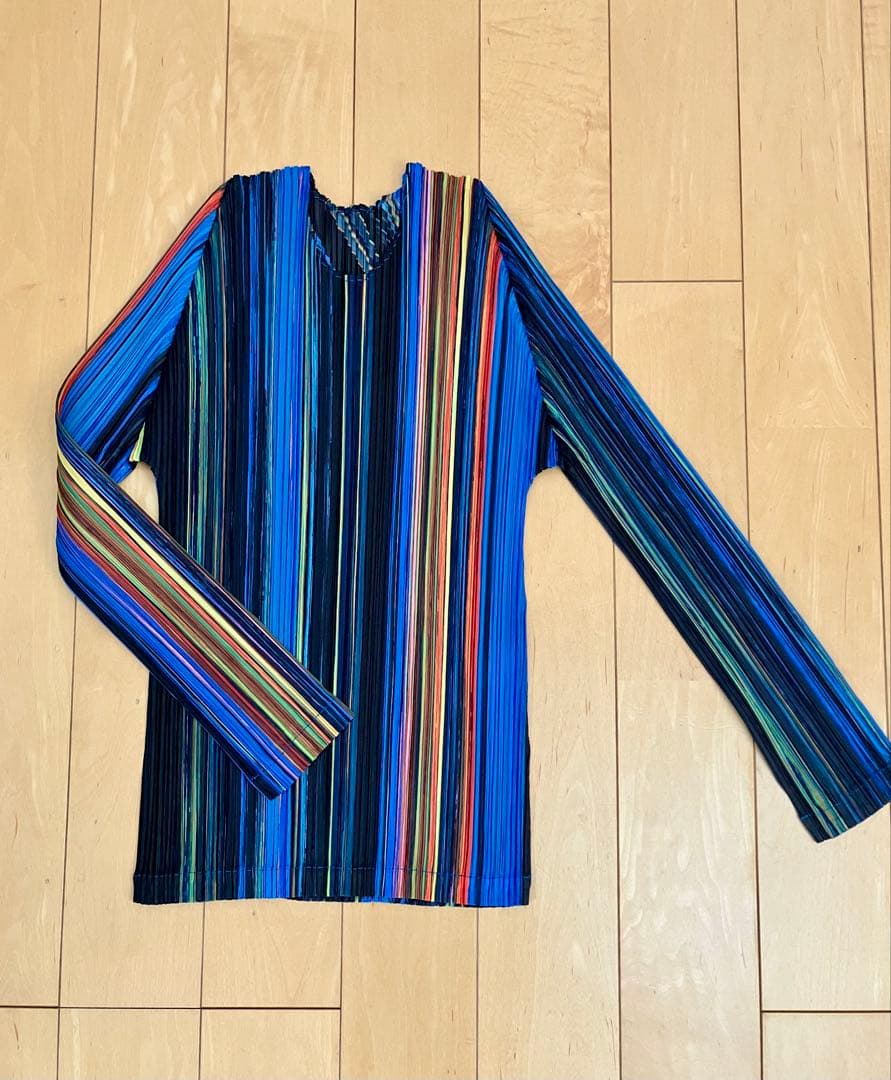 プリーツプリーズ　トップス